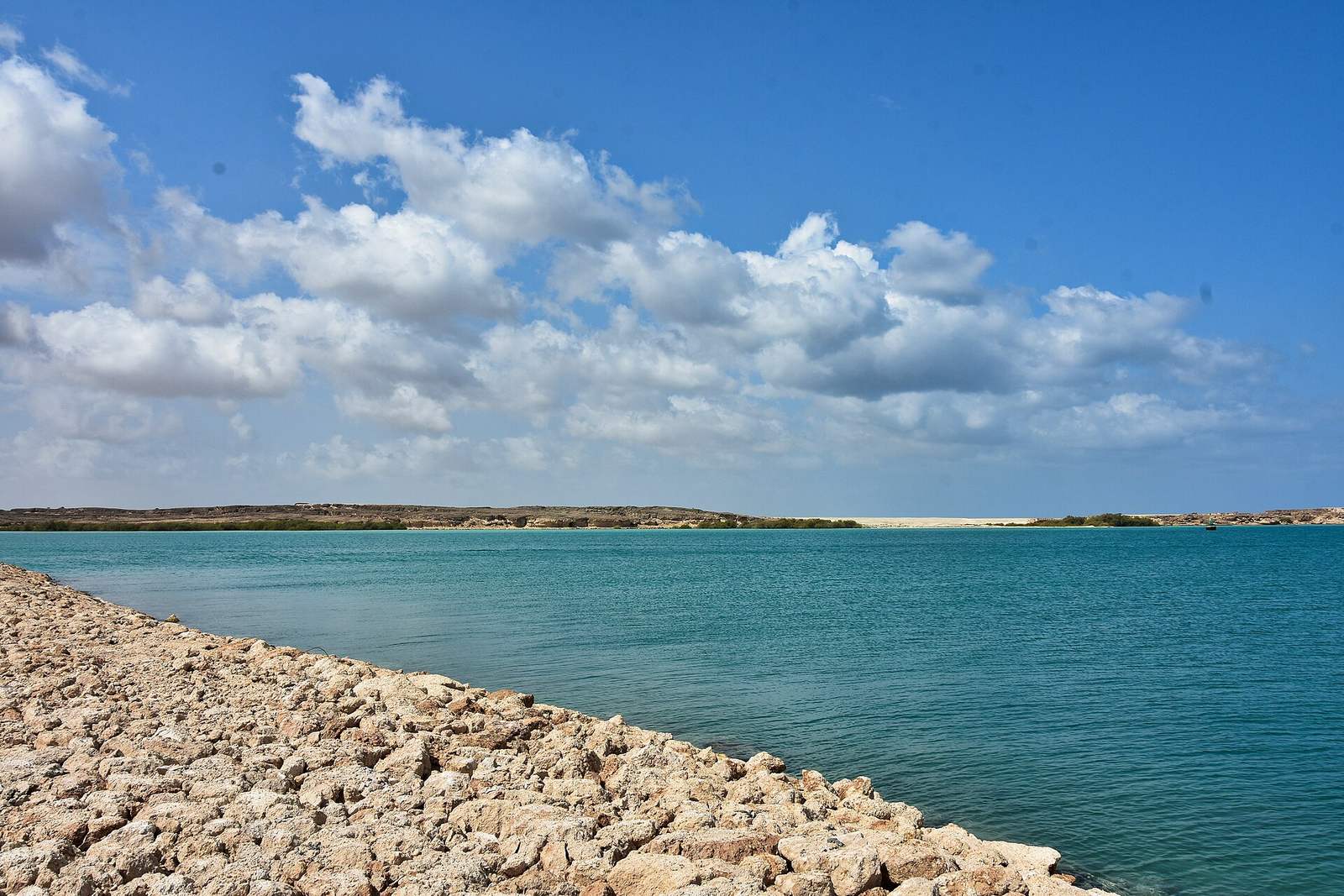 Representative photo of islands & coast in Saudi Arabia, not Umm Siḩr