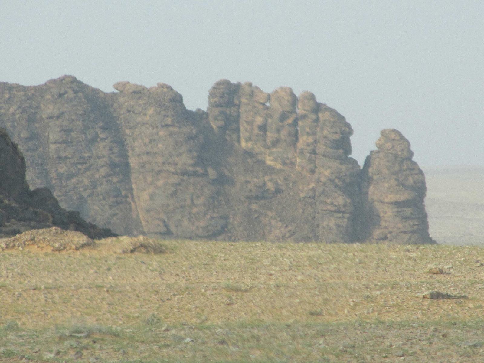 Representative photo of mountains in Saudi Arabia, not Jabal Umm Hayfā'