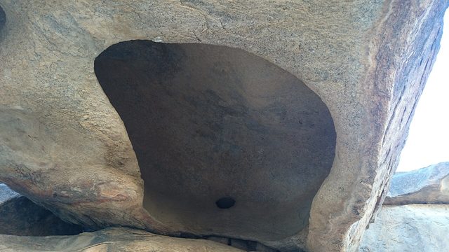 Representative photo of caves & sinkholes in Saudi Arabia, not Heet Cave