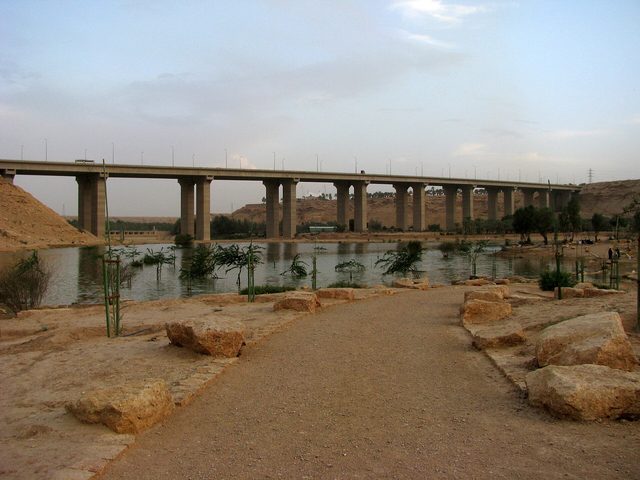 Representative photo of wadis in Saudi Arabia, not Asfar Lake
