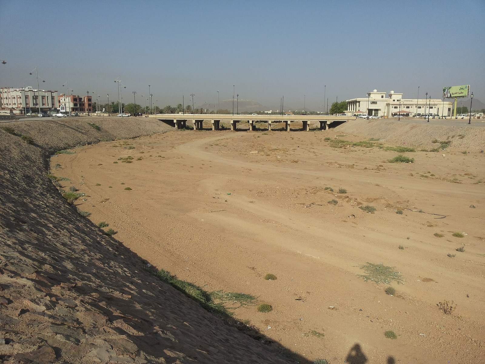 Representative photo of wadis in Saudi Arabia, not Lake Duma Jandal