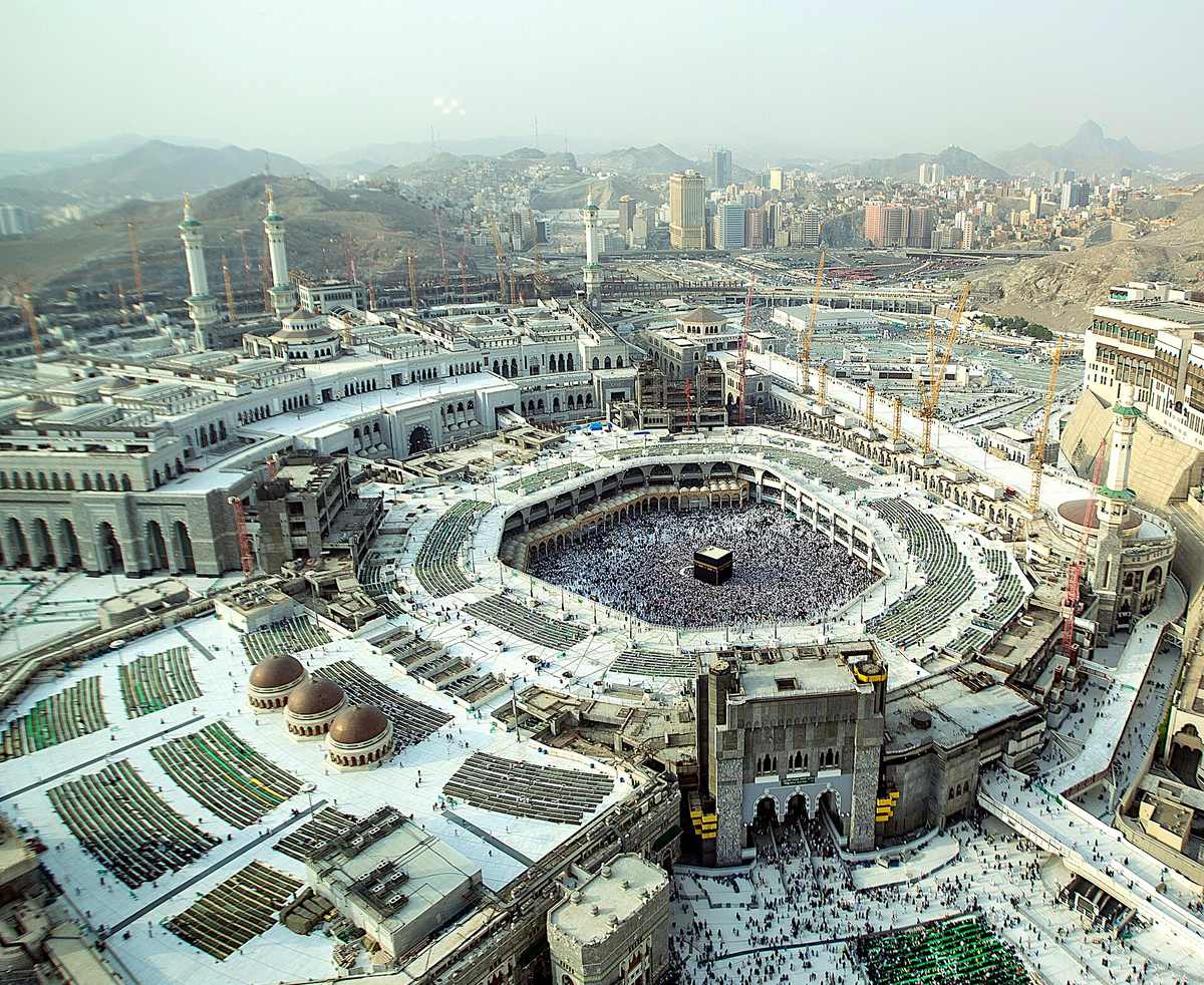Abu Kubais — Edited Great Mosque of Mecca1 5-2019-ccsa4.0 (cropped).jpg