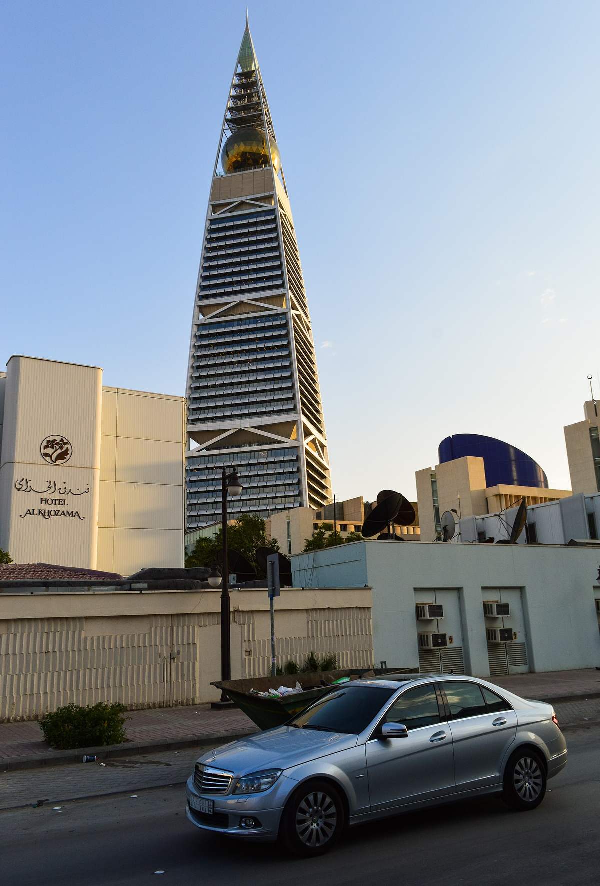 Al-Faisal Museum for Arab-Islamic Art — Another shot of Faisaliah Tower (12753589973).jpg