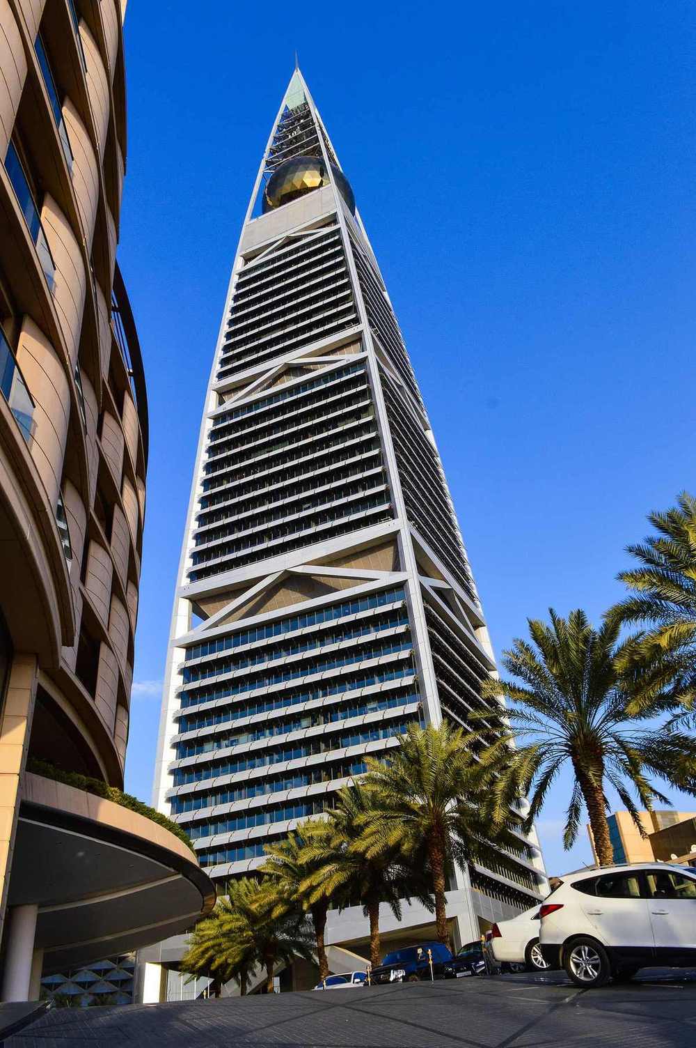 Al-Faisal Museum for Arab-Islamic Art — Faisaliah Tower (12753438475).jpg
