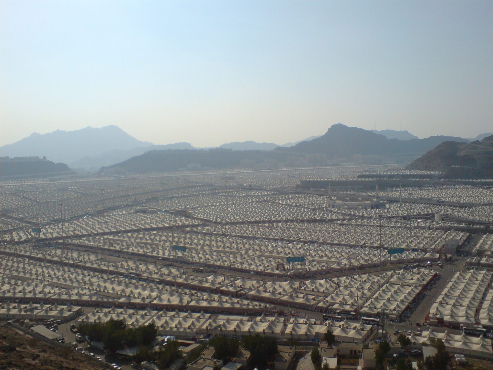 Al-Khayf Mosque — Mina Overview.JPG