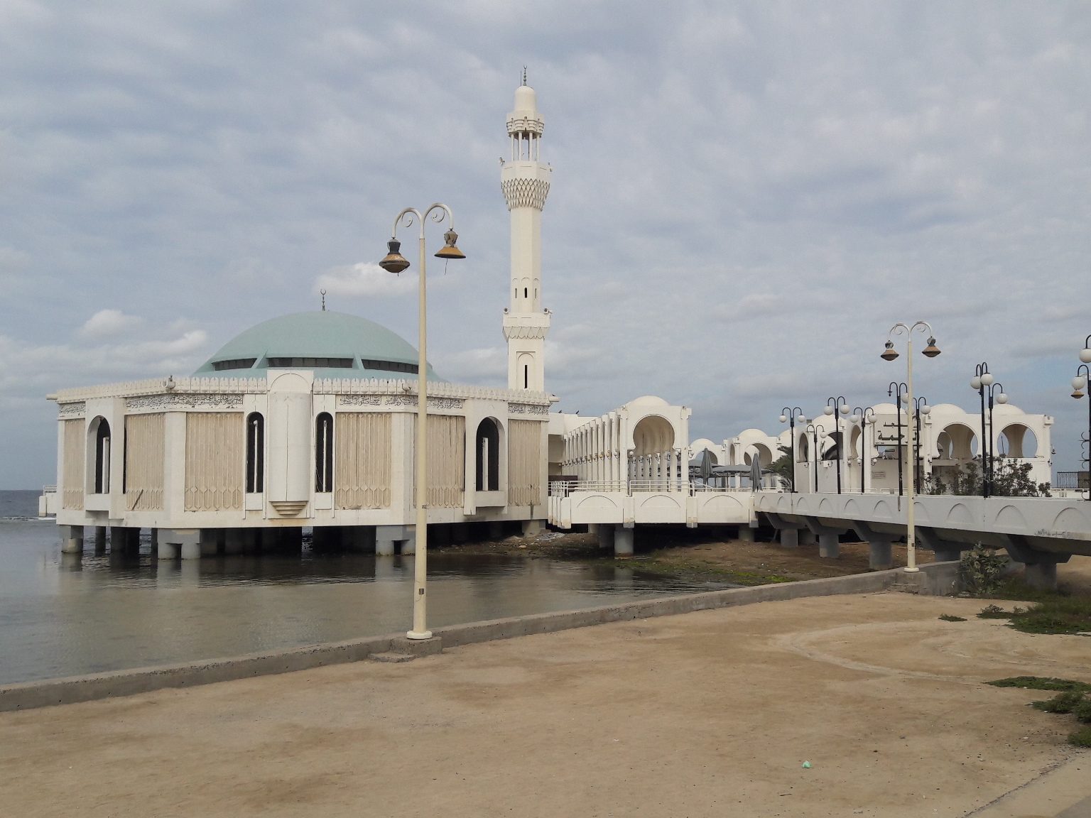 Al-Rahmah Mosque — Al-Rahmah Mosque 7 (cropped).jpg
