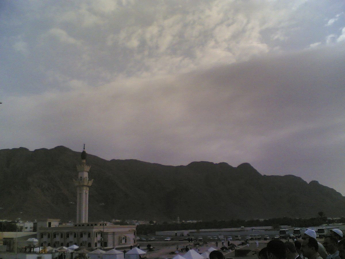 Al Romat Mountain — Madinah Uhud Mountain - panoramio.jpg