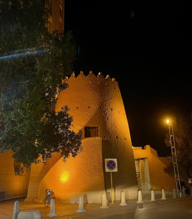 Al Thumairi gate