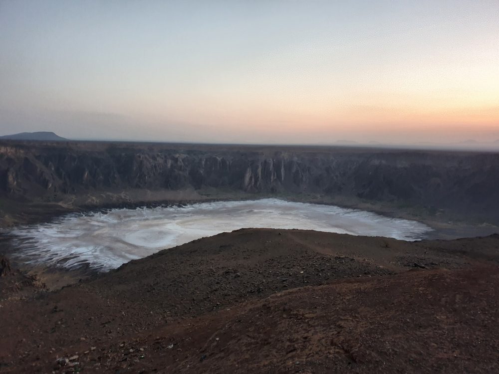 وجهة نظر فوهة الوعبة — Wahba Crater at sunrise, Saudi Arabia 1.jpg