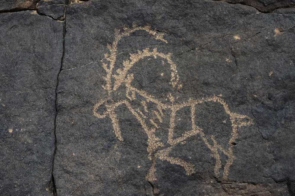 Bir Hima Rock Petroglyphs and Inscriptions — Inscriptions of Hima mountain1.jpg