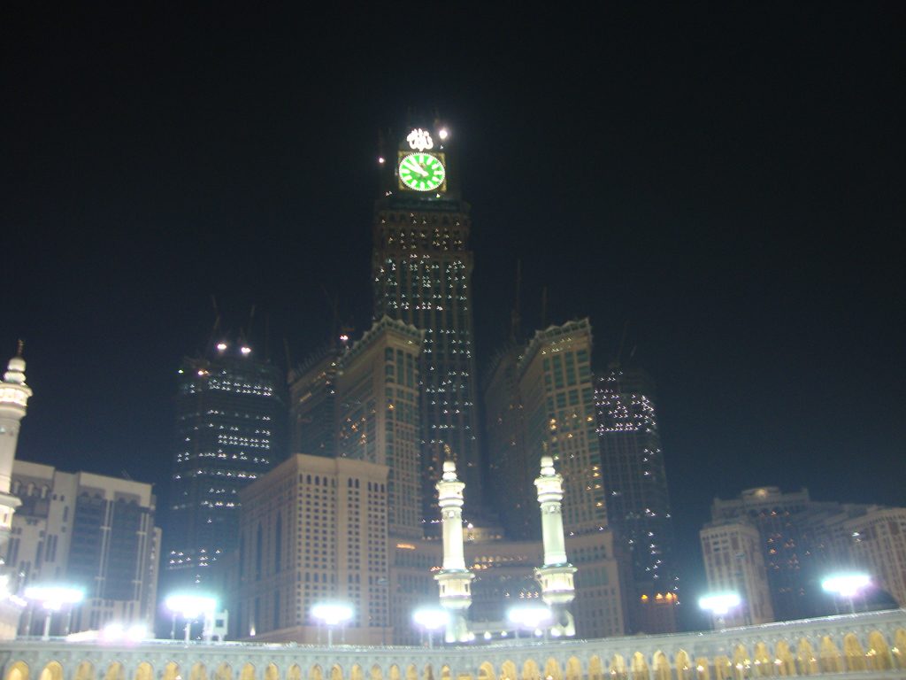 Clock Tower Museum — أبراج مكة تعلوها ساعة مكة المكرمة - panoramio.jpg