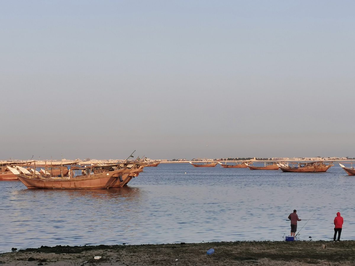 Cornich Al Qatif — Barkassen at Qatif shores.jpg
