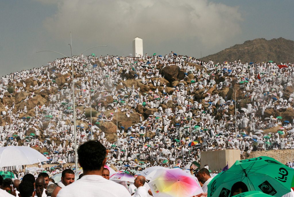Jabal ar Rahmah — Pilgrims cover Arafat's roads, plains and mountain - Flickr - Al Jazeera English.jpg