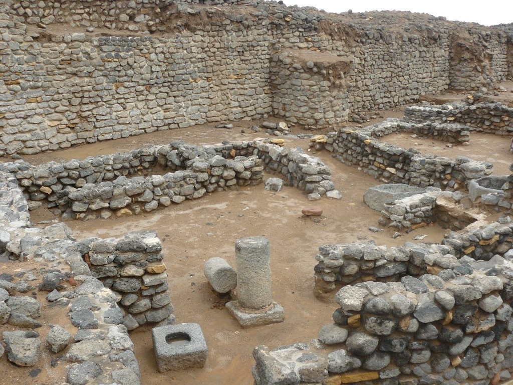 Kharash castle — التنقيبات الاثرية بموقع فيد بحائل.jpg