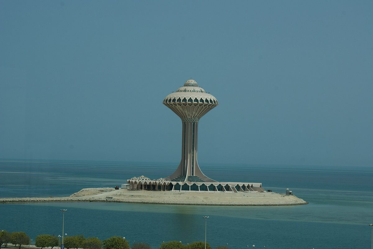 Khobar Water Tower — Alkhobar lighthouse - panoramio.jpg