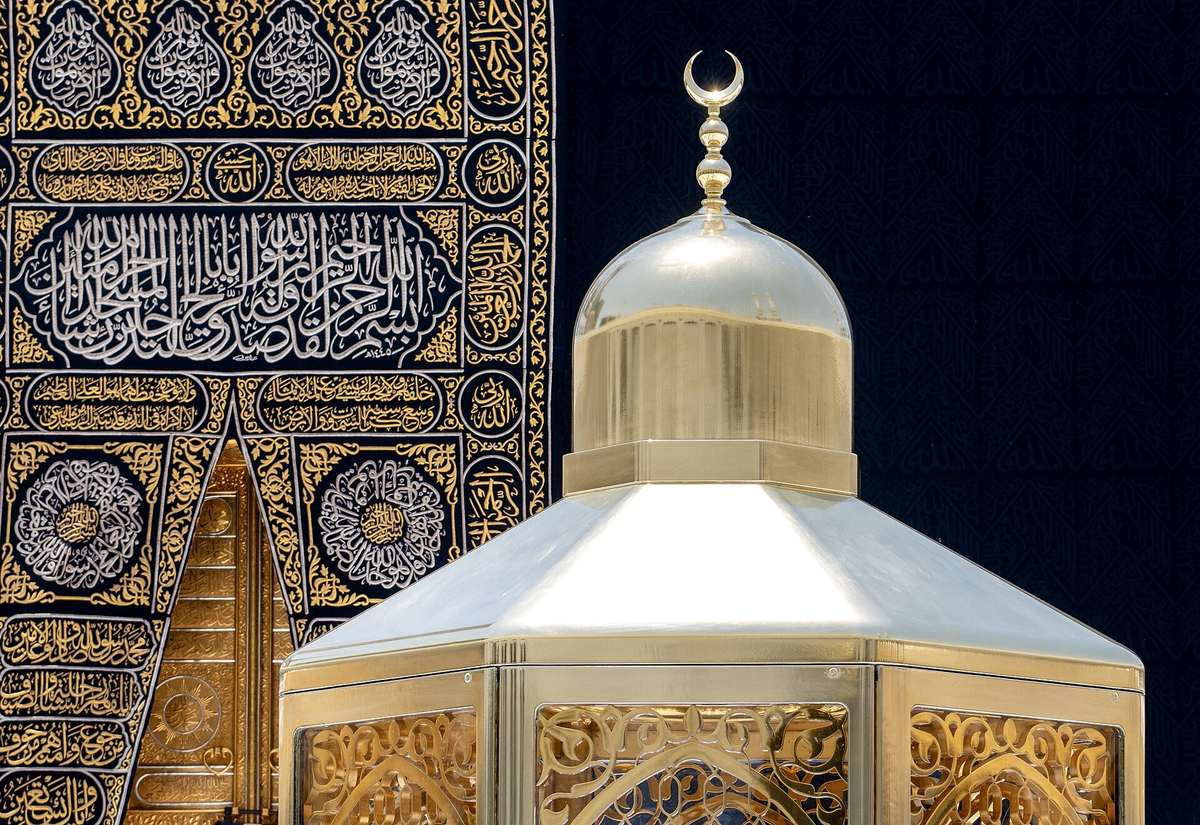 Maqam Ibrahim — Door of the Holy Kaaba and Maqam Ibrahim in the Grand Mosque, Makkah (2025).jpg