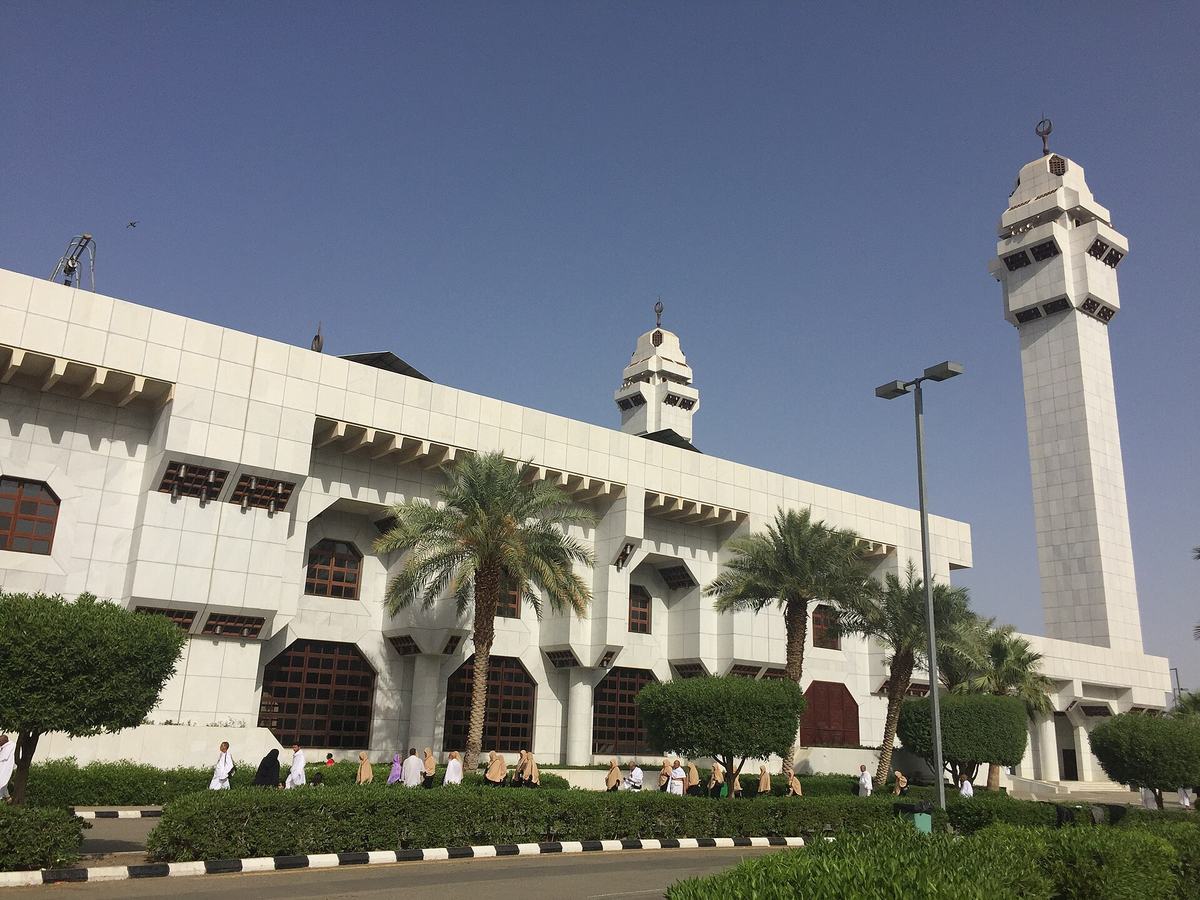 Masjid al-Taneem — Masjid Aisha (2).jpg