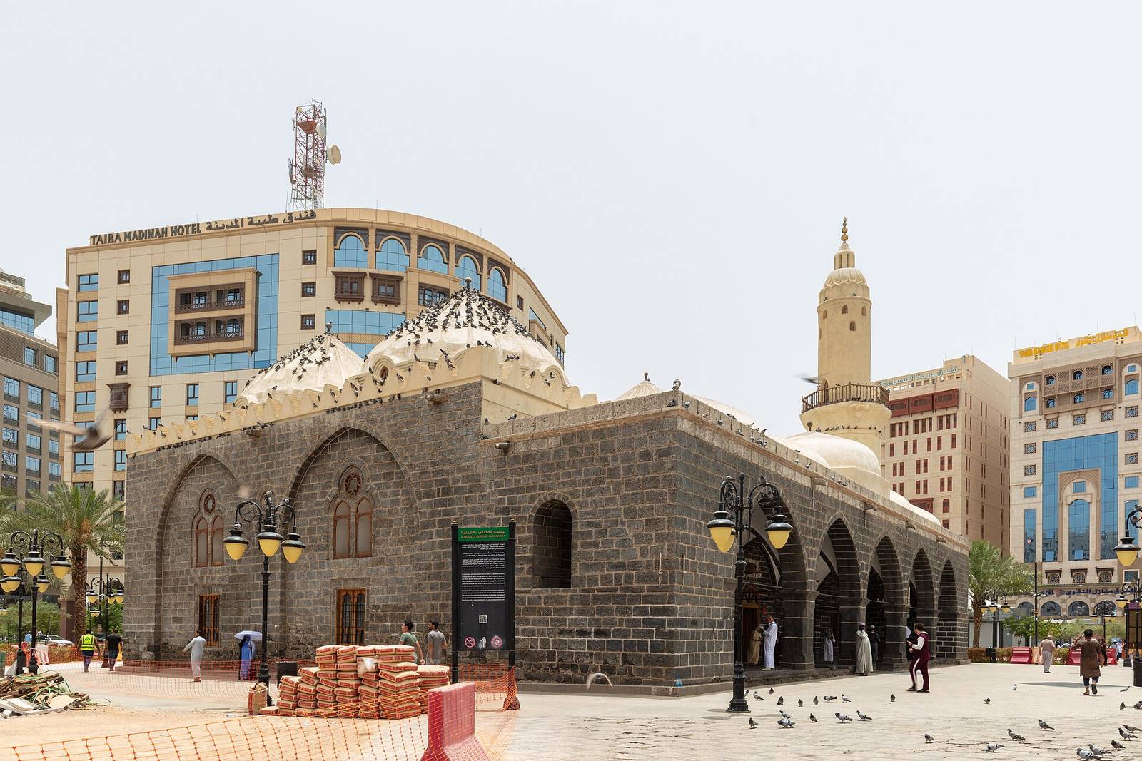 Mosque of Al-Ghamama — Mezquita de Al-Ghamama, Medina, Arabia Saudita, 2025-05-22, DD 03.jpg