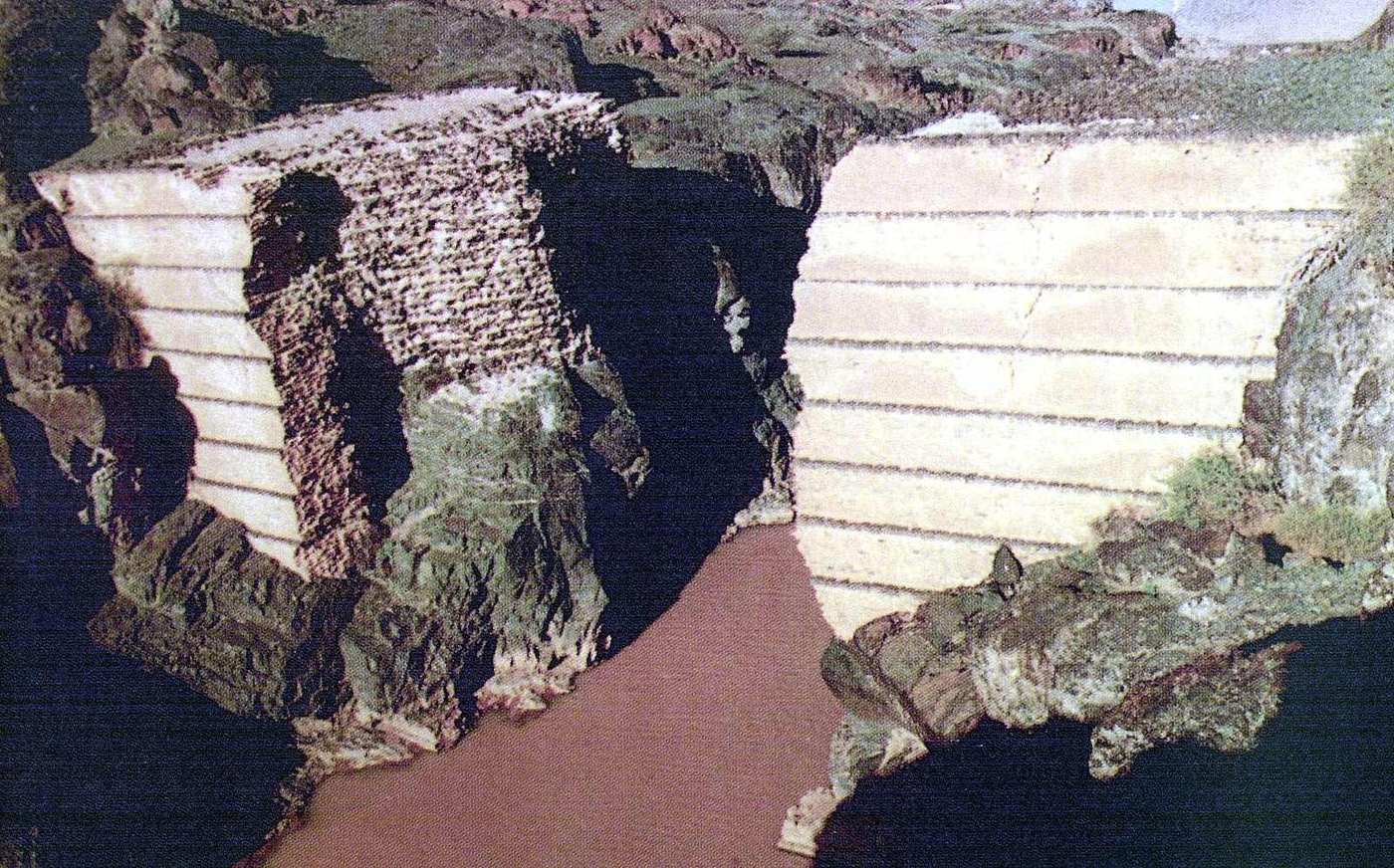 Muawiyah bin Abi Sufyan dam — سد معاوية الأول من الجهة الشرقية.jpg