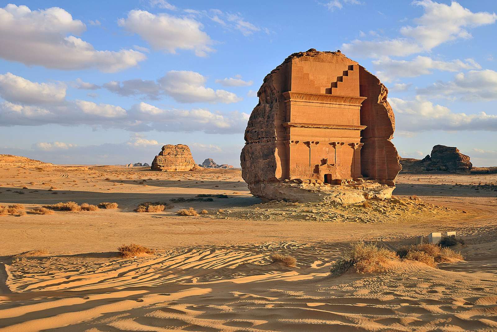 Qasr Al Fareed — Mada'in Saleh 2017.jpg