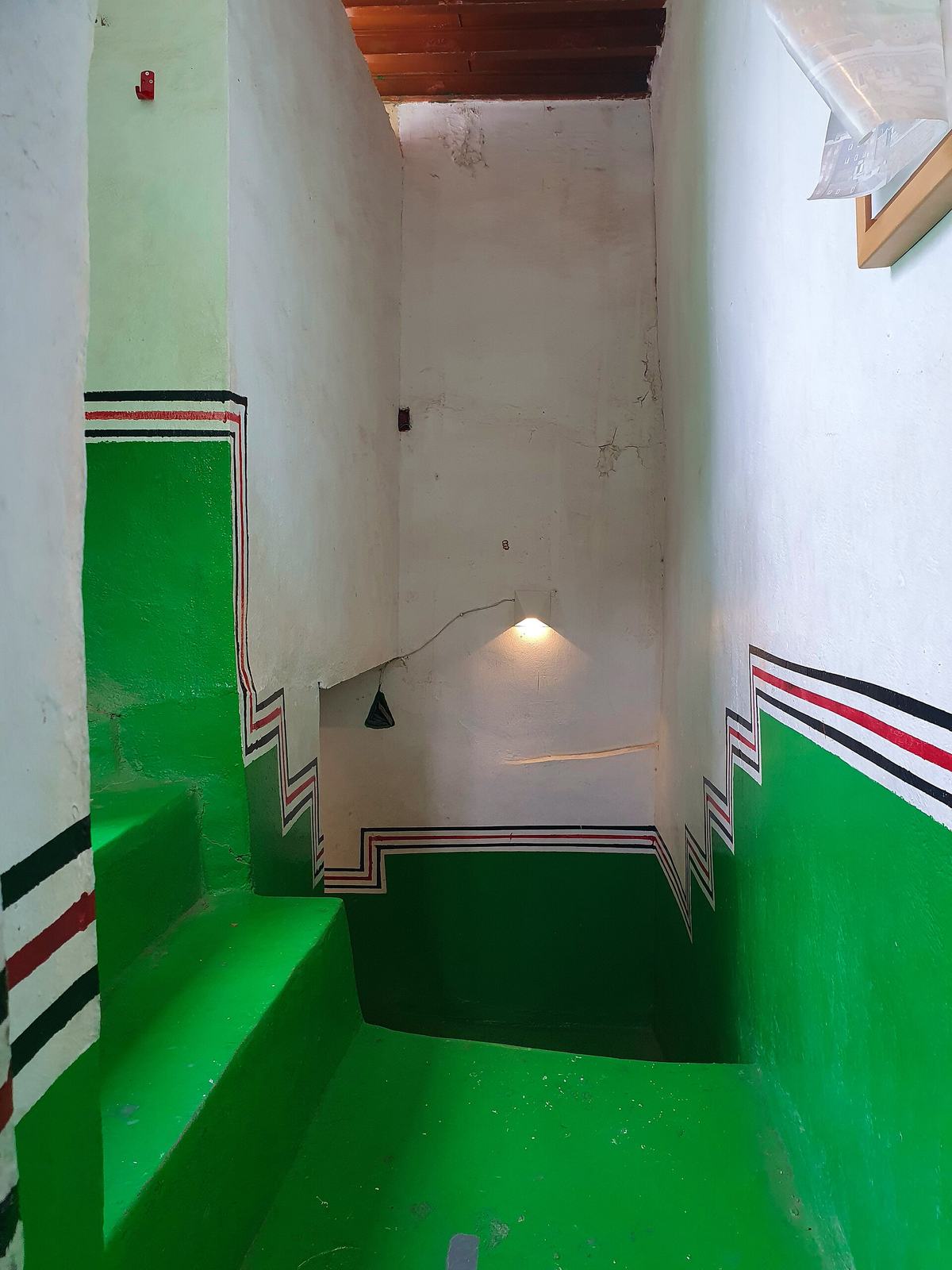 Rijal Almaa — A house interior in Rijal Alma village, Asir Region, Saudi Arabia.jpg