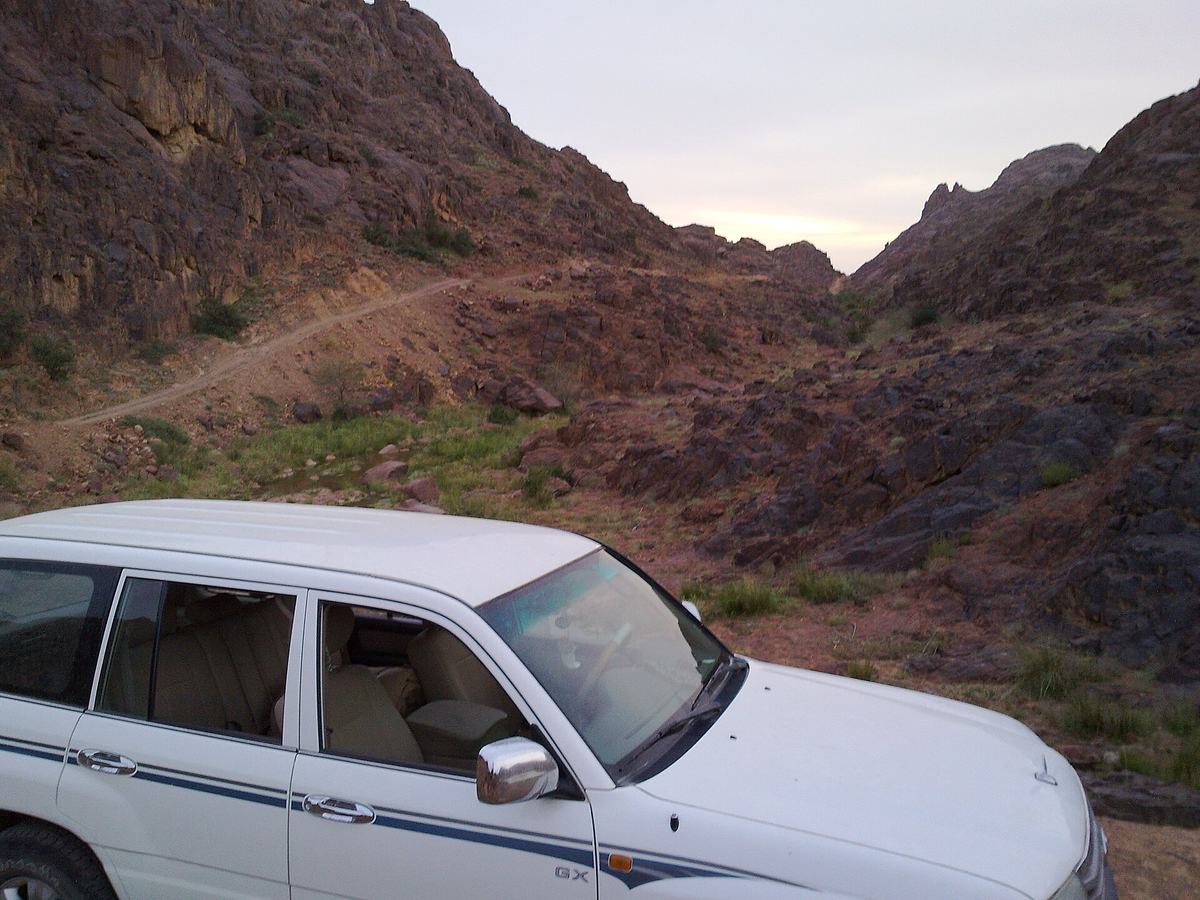 Shammar Mountains — جبل حية - درب الظهر - panoramio.jpg