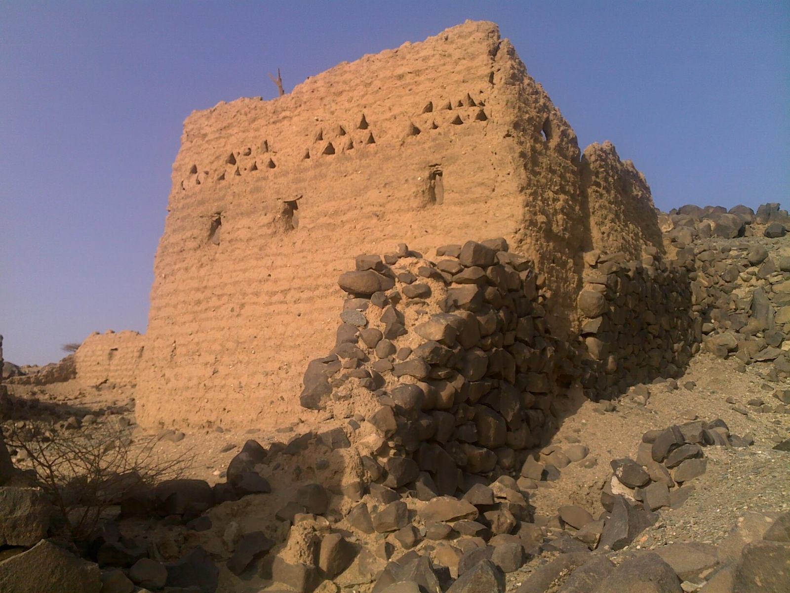 Shanqal Fort — Stone wall at Castle Shangil2.jpg