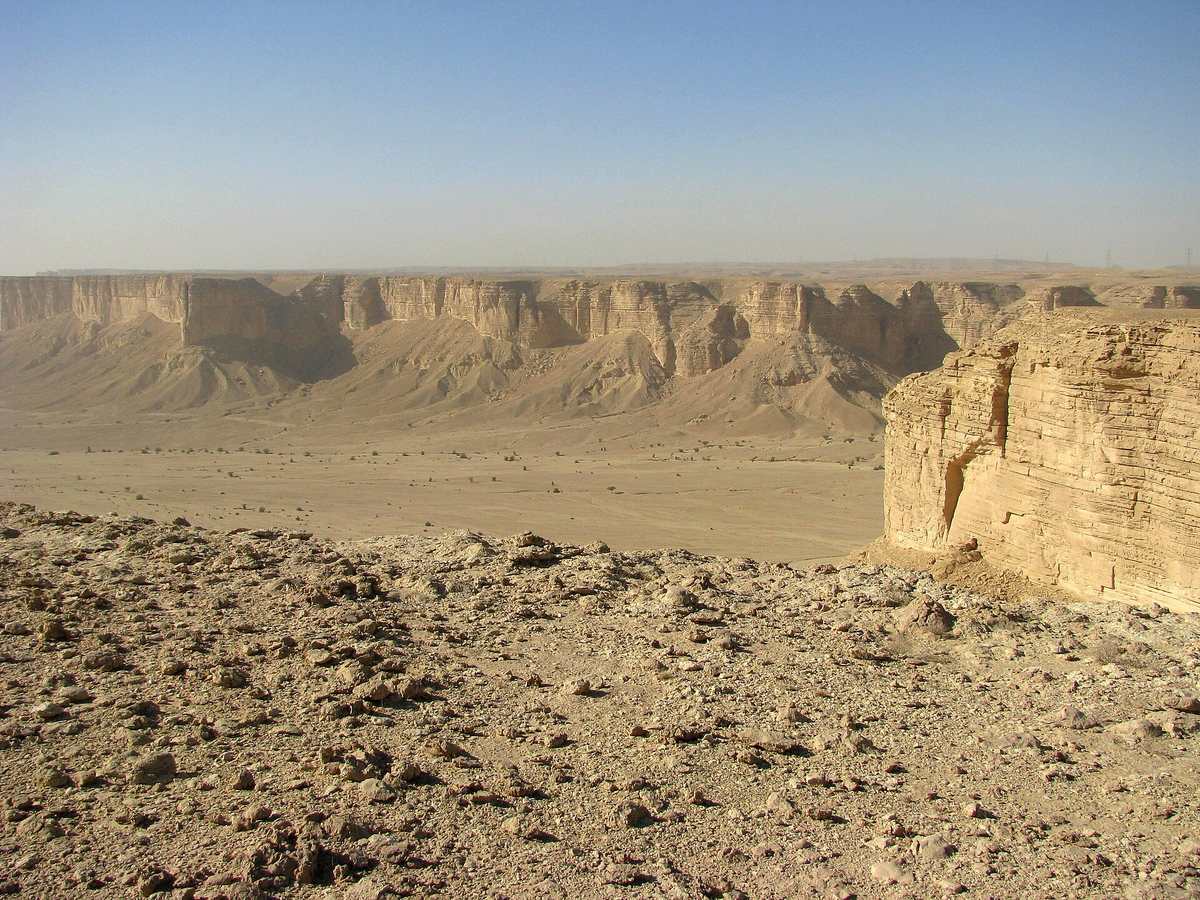 Tuwaiq — Desert canyon (3344010623).jpg